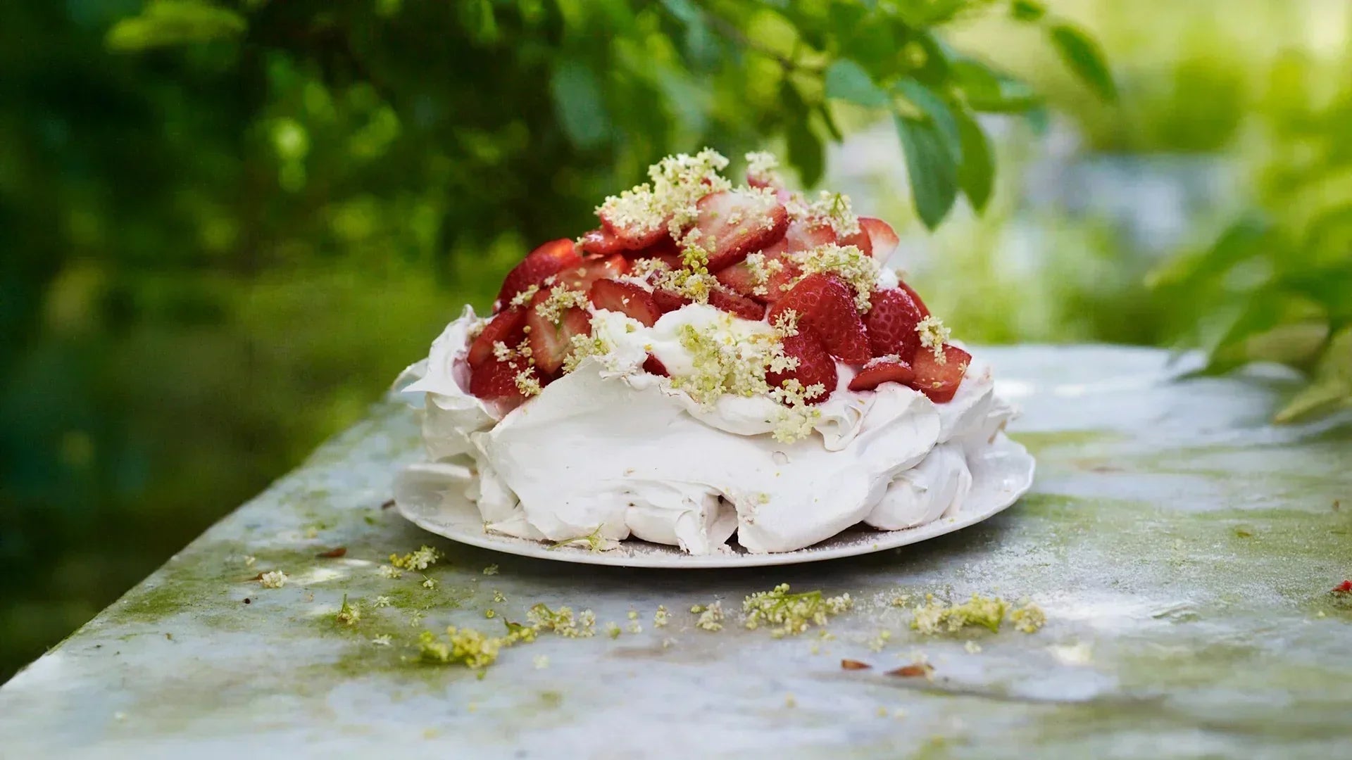 Gill's Strawberry, Lemon & Elderflower Meringue